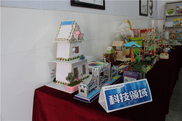 4 科技领域展区的作品扩大视野，开发智力.jpg