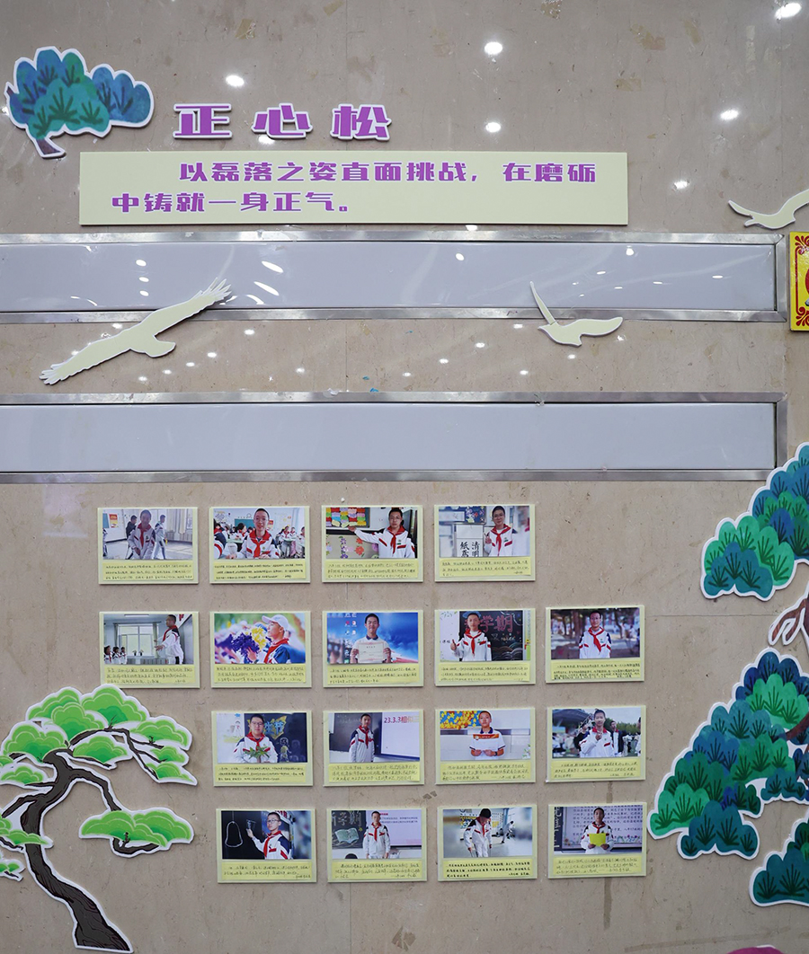 照片2-2：师生携手共创美好的青春课堂.jpg