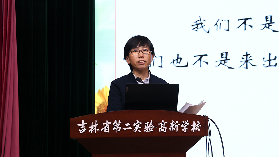 照片11：王欣老师做《讲给男孩们的话》青春成长指导.jpg
